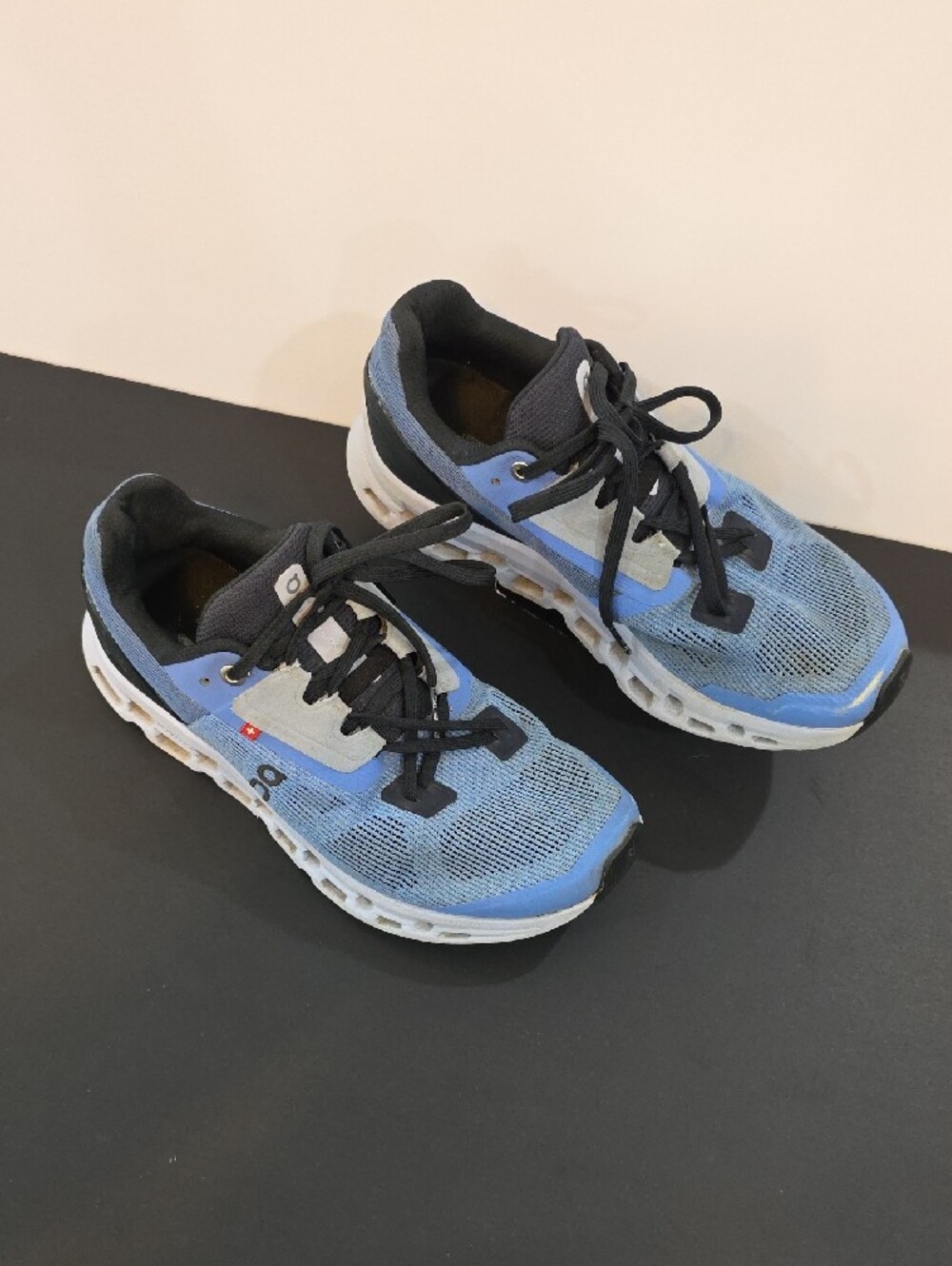 On Running CloudStratus Women's Blue and Black Running Shoes Size 7 - Picture 3 of 10